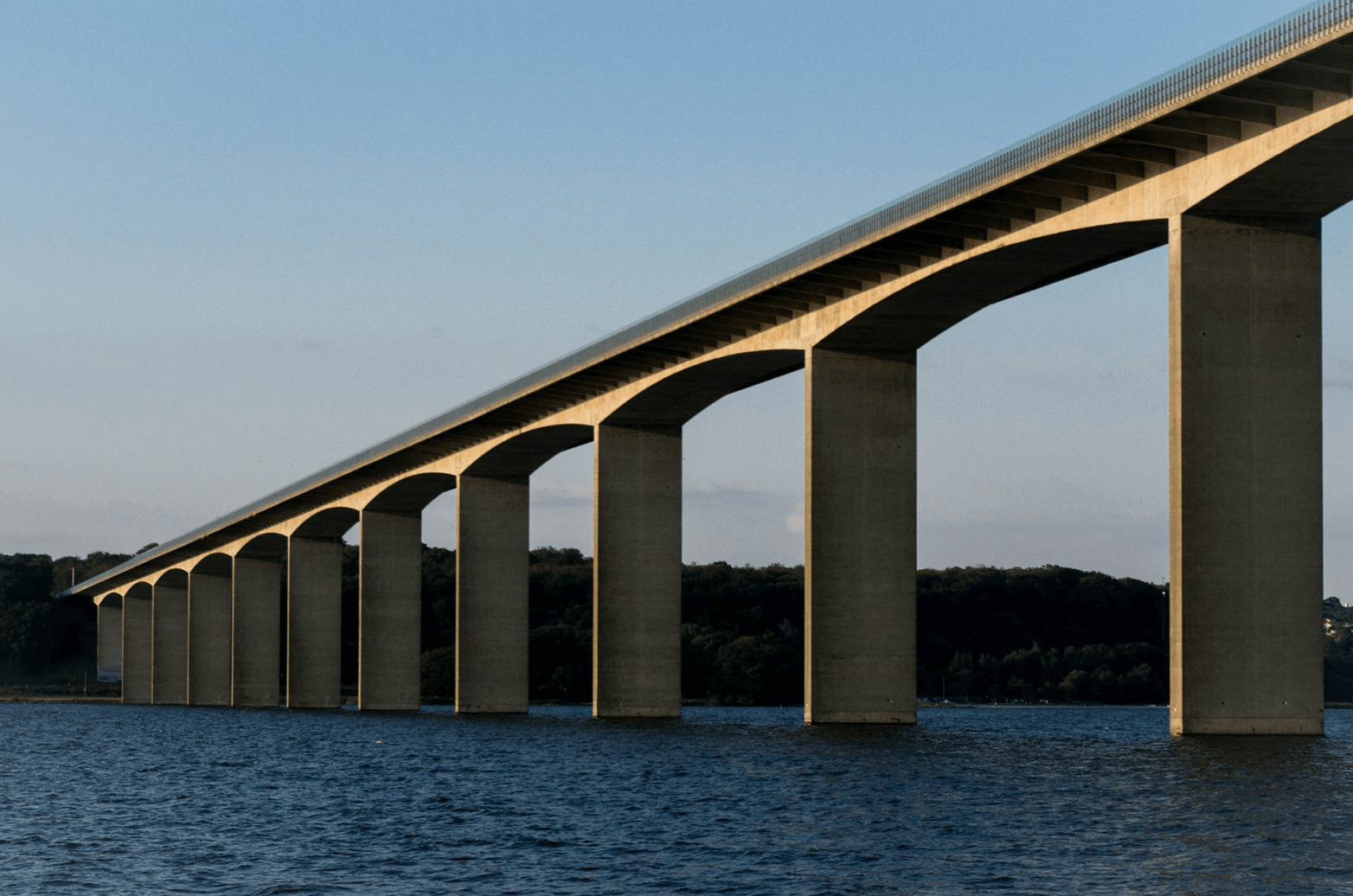 A wide-shot photo of a bridge.